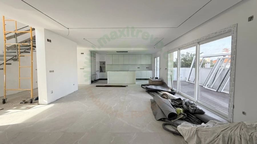 Moradia T4 para Venda em Charneca de Caparica e Sobreda