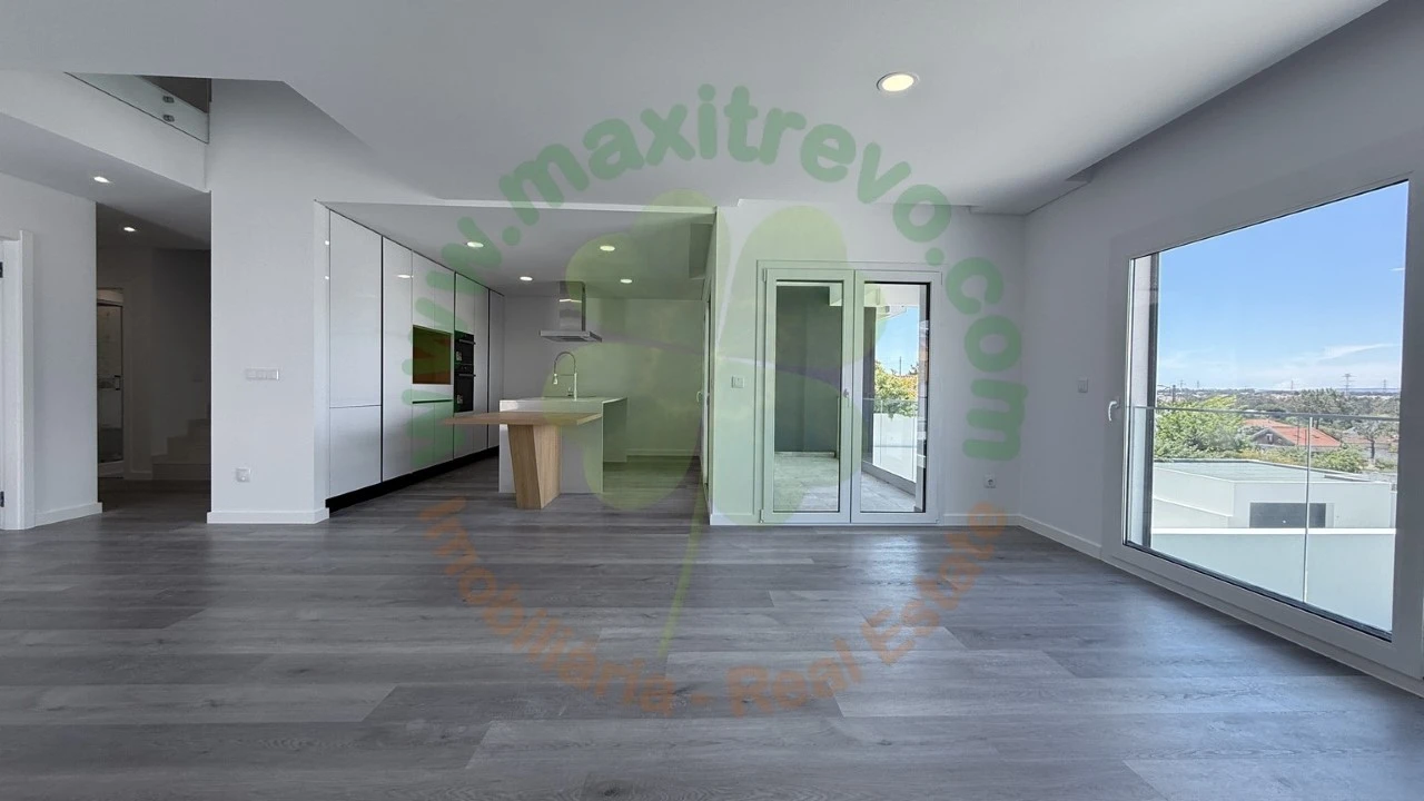 Apartamento T3 para Venda em Corroios Foto 2