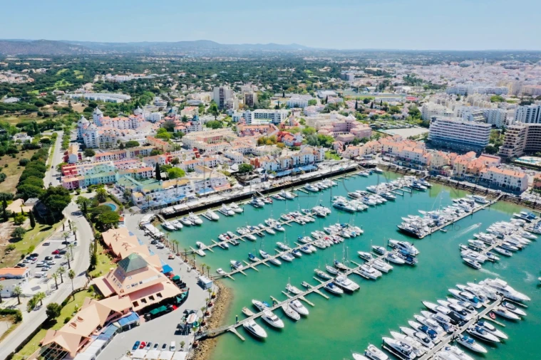 Apartamento T2 para Venda em Quarteira Foto 14