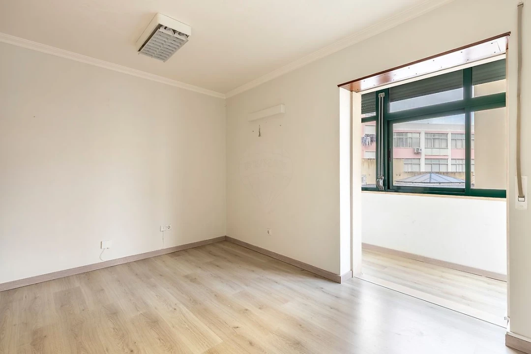 Loja para Arrendamento em Santa Maria, São Pedro e Matacães Foto 3