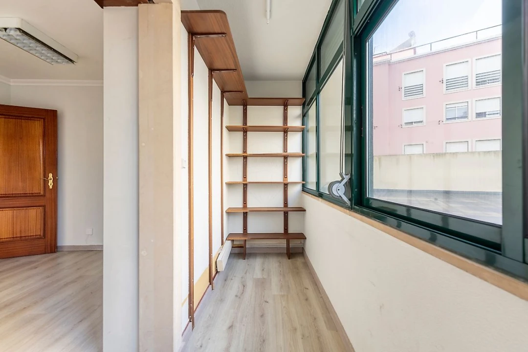 Loja para Arrendamento em Santa Maria, São Pedro e Matacães Foto 7