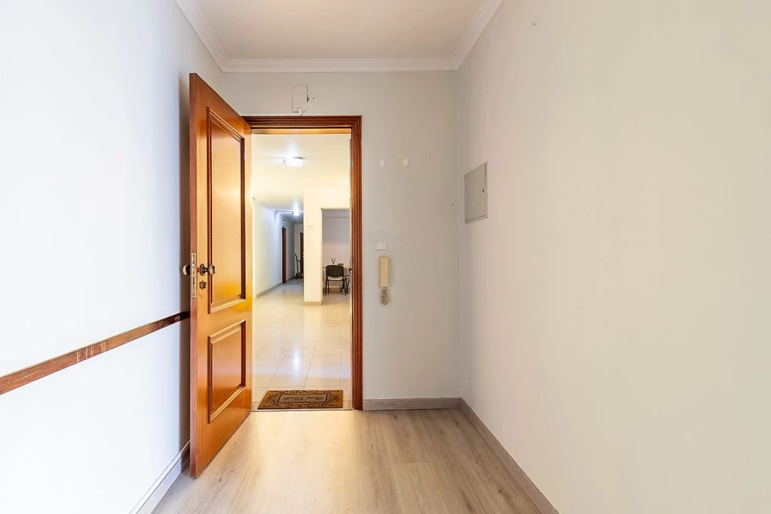 Loja para Arrendamento em Santa Maria, São Pedro e Matacães Foto 5