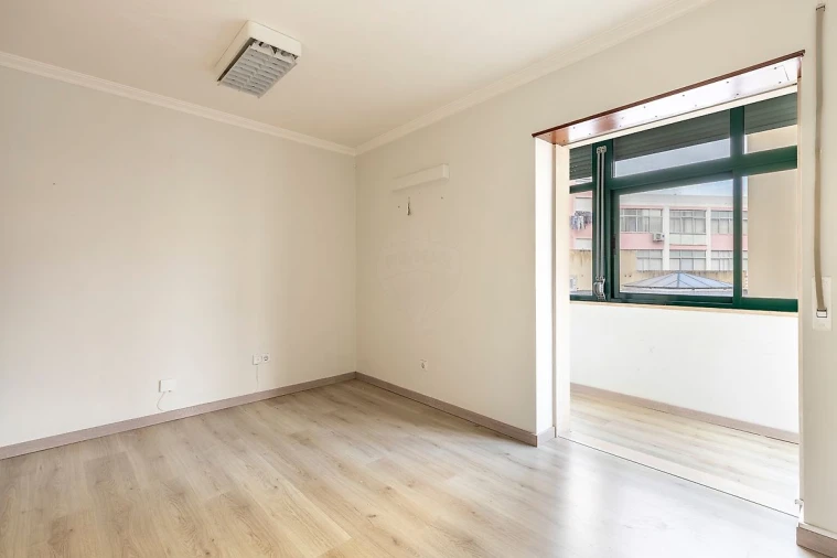 Loja para Arrendamento em Santa Maria, São Pedro e Matacães Foto 3