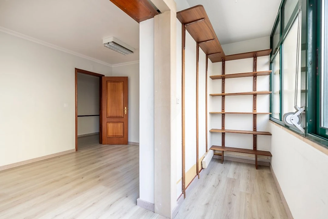 Loja para Arrendamento em Santa Maria, São Pedro e Matacães Foto 8