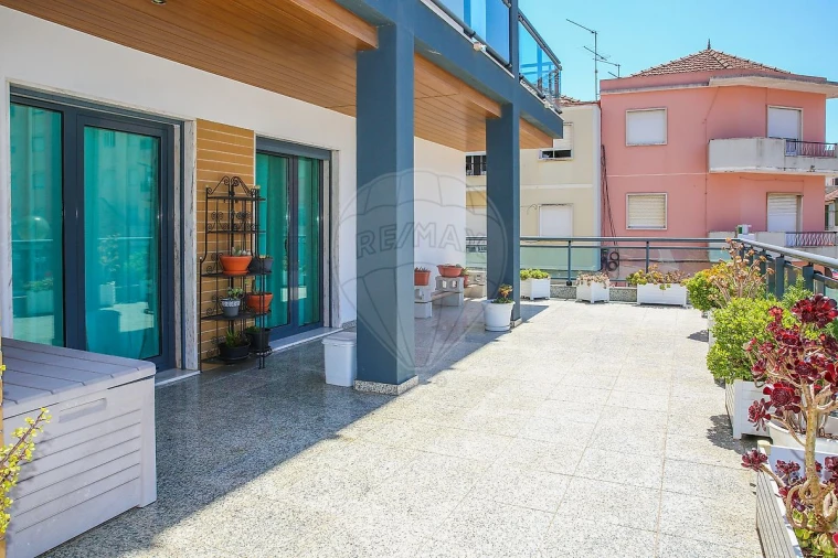 Apartamento T3 para Venda em Carregado e Cadafais Foto 24