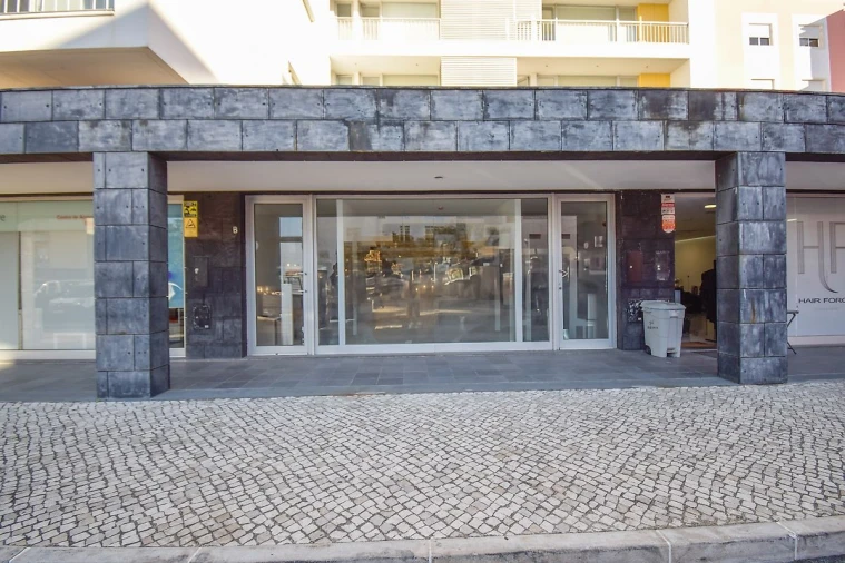 Loja para Arrendamento em São Domingos de Rana