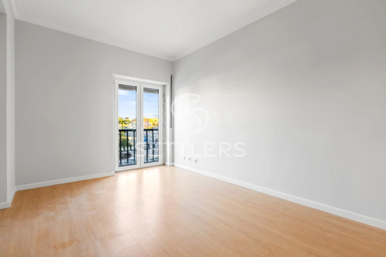 Apartamento T3 para Venda em Carcavelos e Parede Foto 9