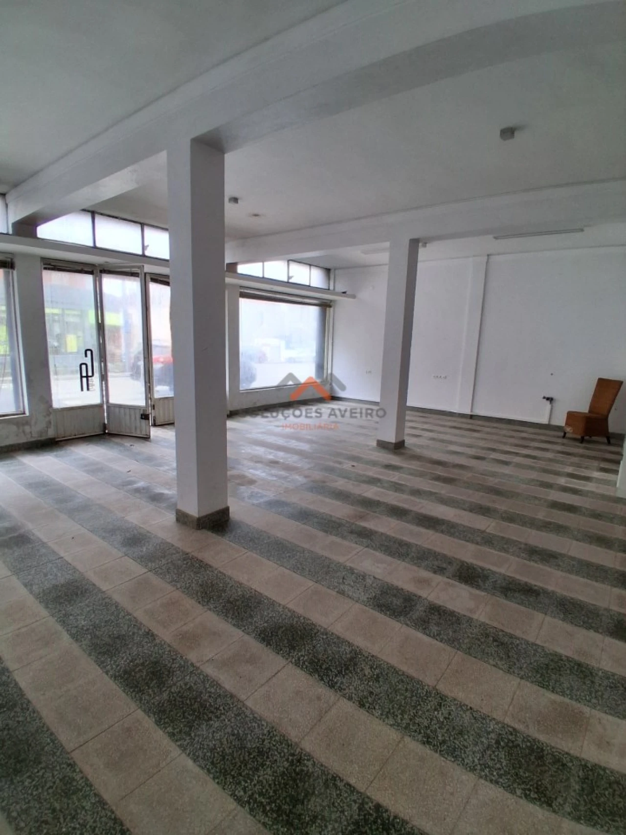 Loja para Arrendamento em Recardães e Espinhel Foto 2