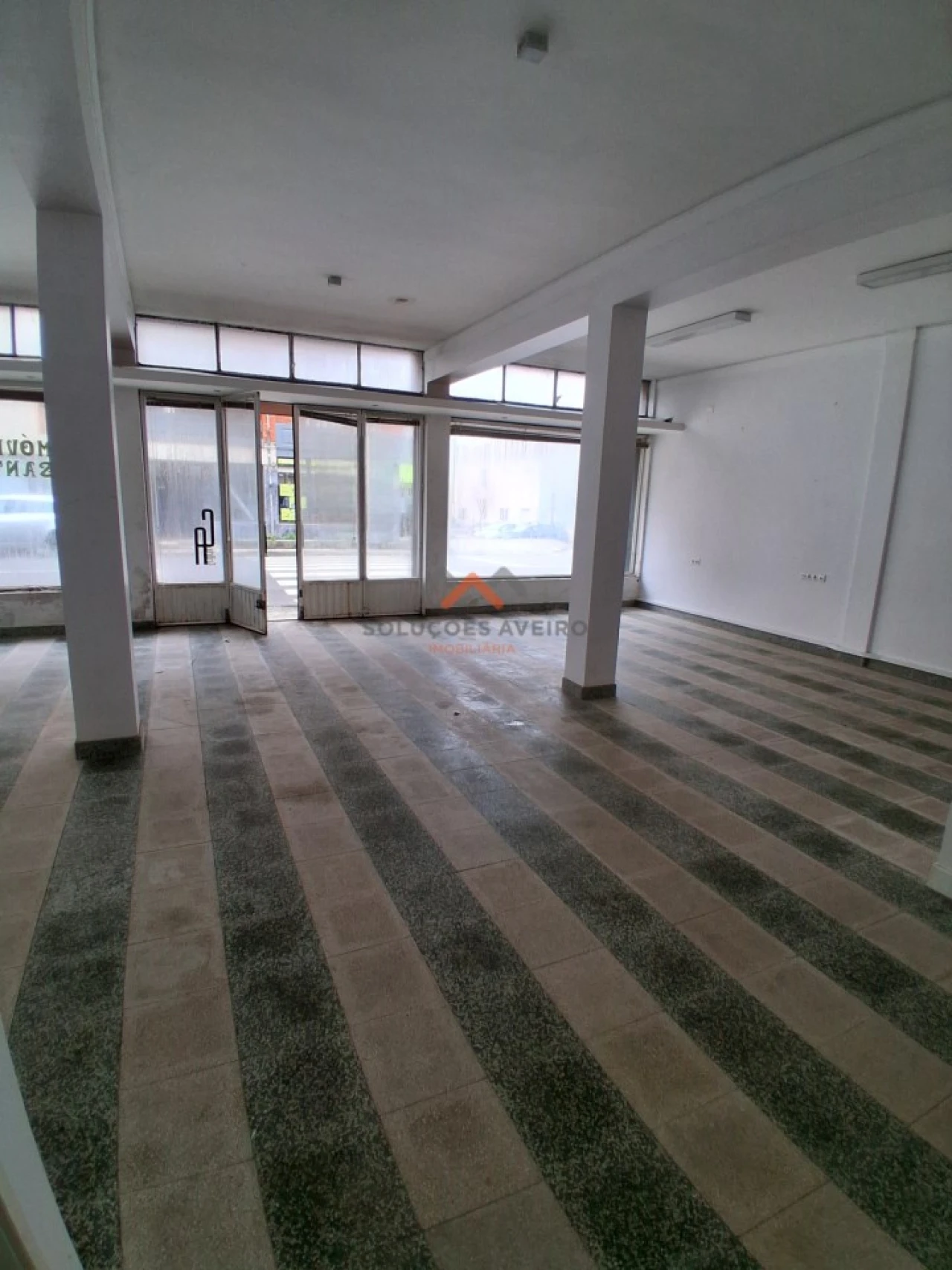 Loja para Arrendamento em Recardães e Espinhel Foto 3