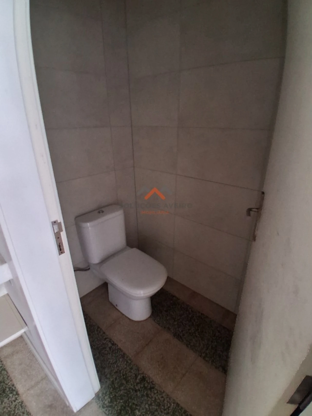 Loja para Arrendamento em Recardães e Espinhel Foto 6