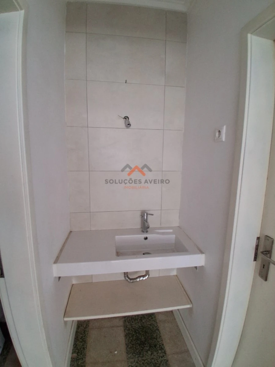 Loja para Arrendamento em Recardães e Espinhel Foto 5