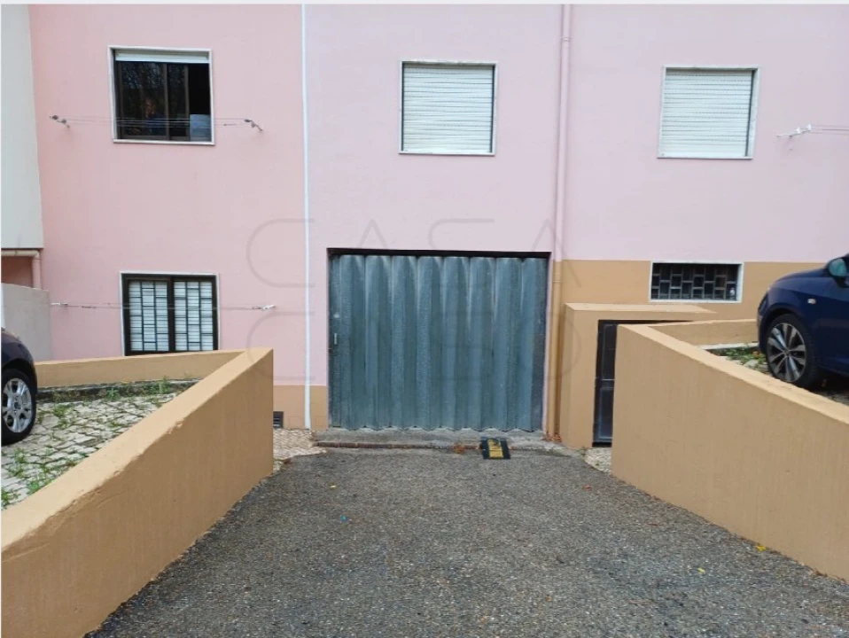 Garagem para Venda em Setubal (São Sebastião) Foto 1