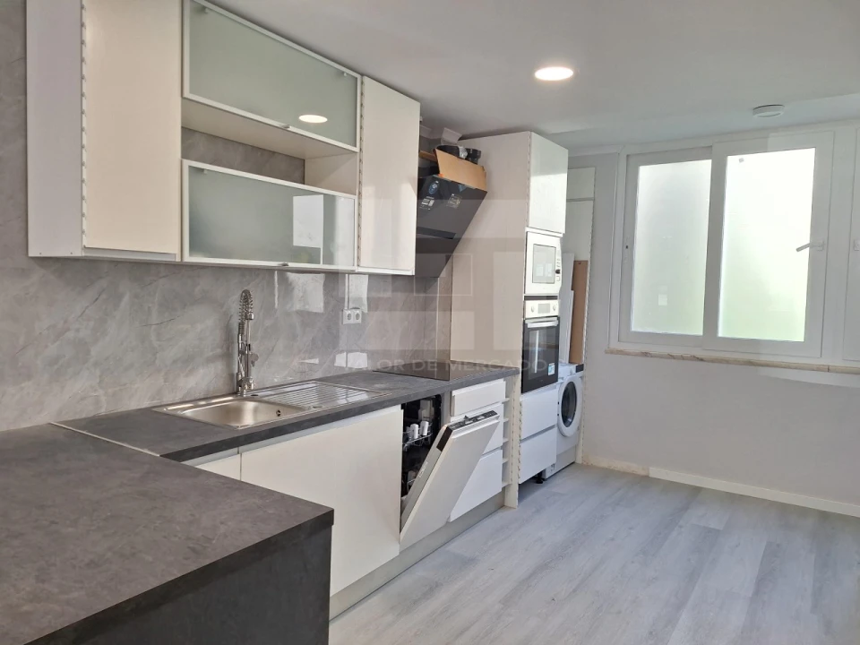 Apartamento T2 para Venda em Benfica Foto 1