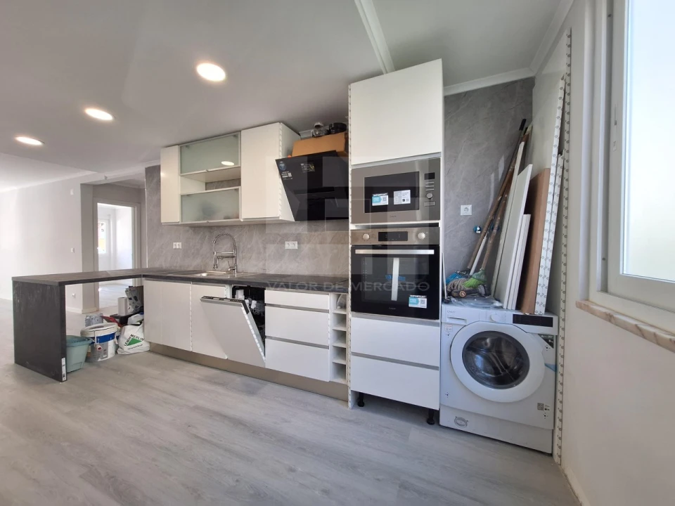 Apartamento T2 para Venda em Benfica Foto 3