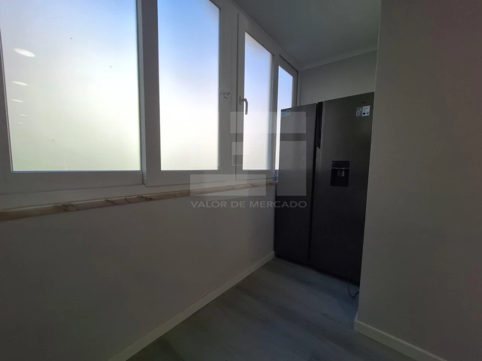 Apartamento T2 para Venda em Benfica Foto 5