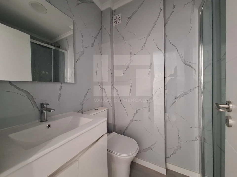 Apartamento T2 para Venda em Benfica Foto 8