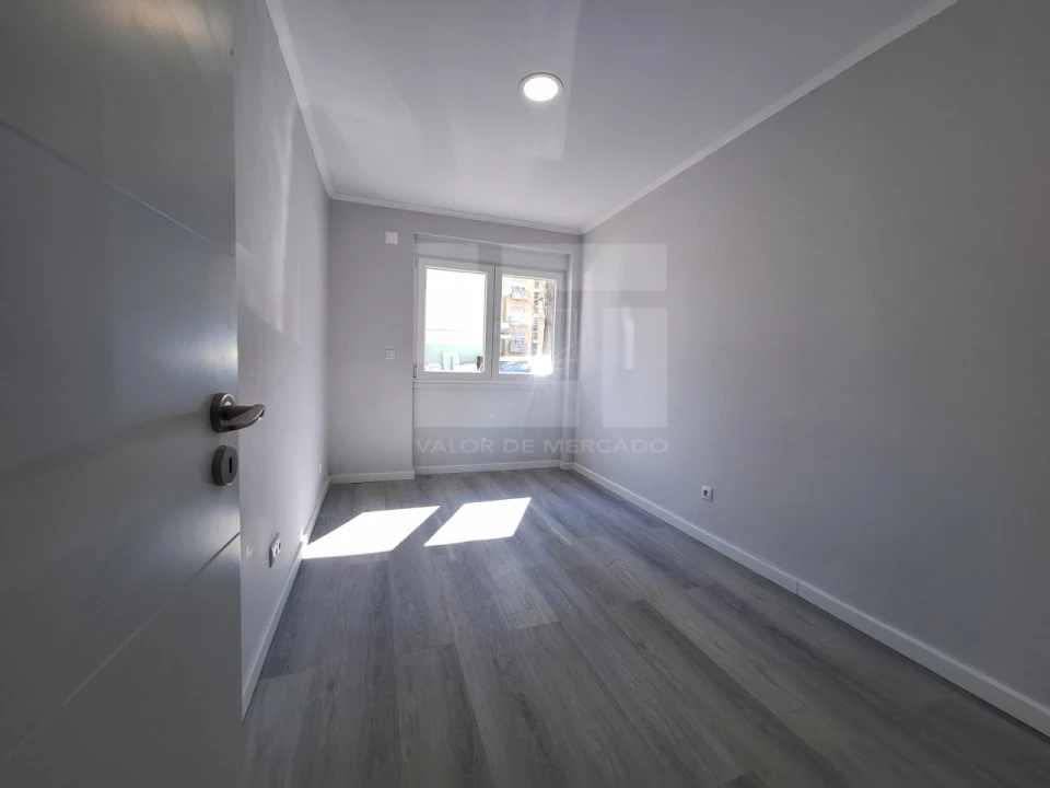 Apartamento T2 para Venda em Benfica Foto 6