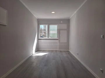 Apartamento T2 para Venda em Benfica