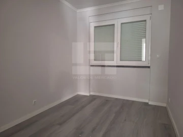Apartamento T2 para Venda em Benfica