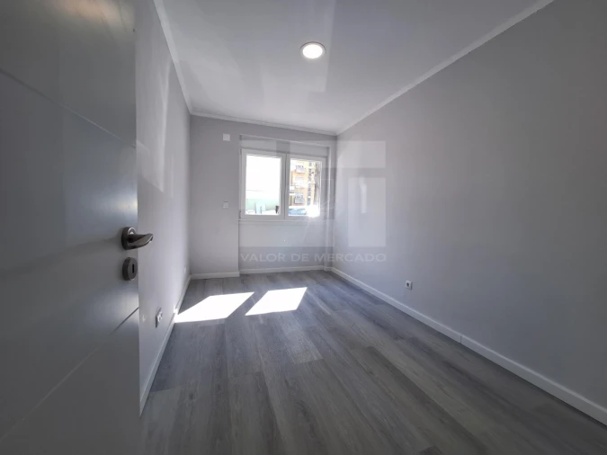 Apartamento T2 para Venda em Benfica Foto 6