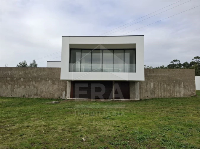 Moradia T3 para Venda em Palmeira de Faro e Curvos