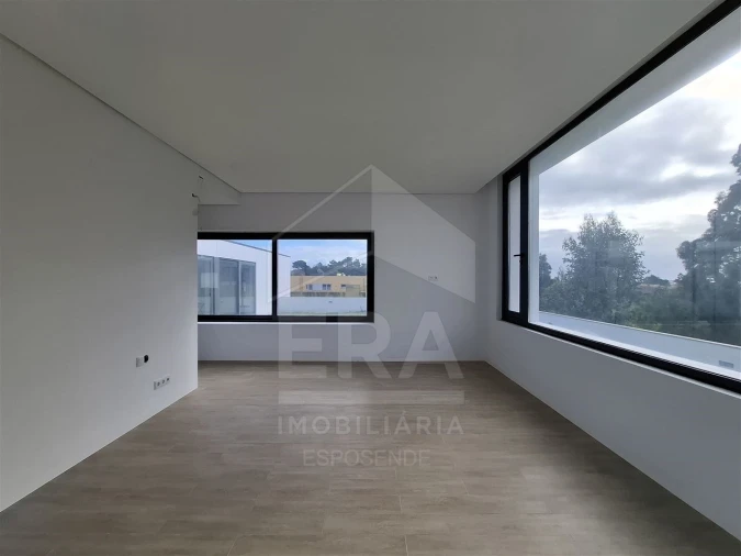 Moradia T3 para Venda em Palmeira de Faro e Curvos Foto 15