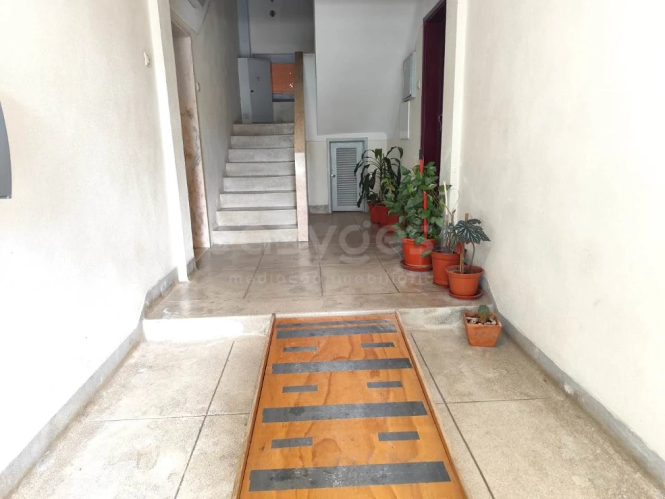 Apartamento T2 para Venda em Benfica Foto 3
