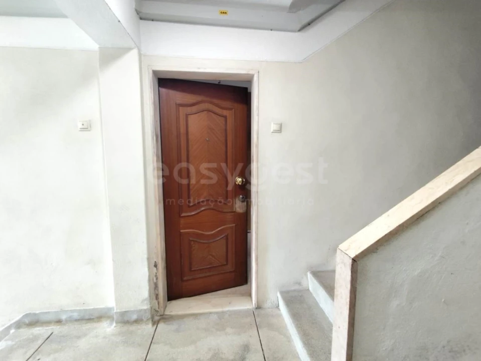 Apartamento T2 para Venda em Benfica Foto 4