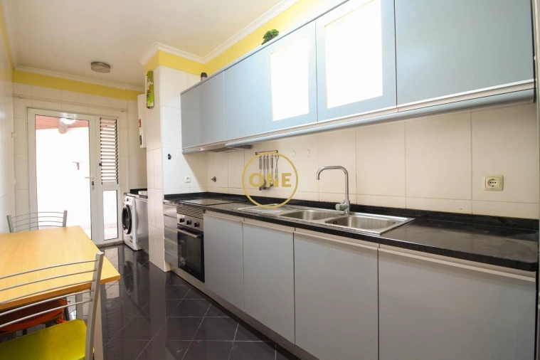 Apartamento T2 para Venda em Caniço Foto 6