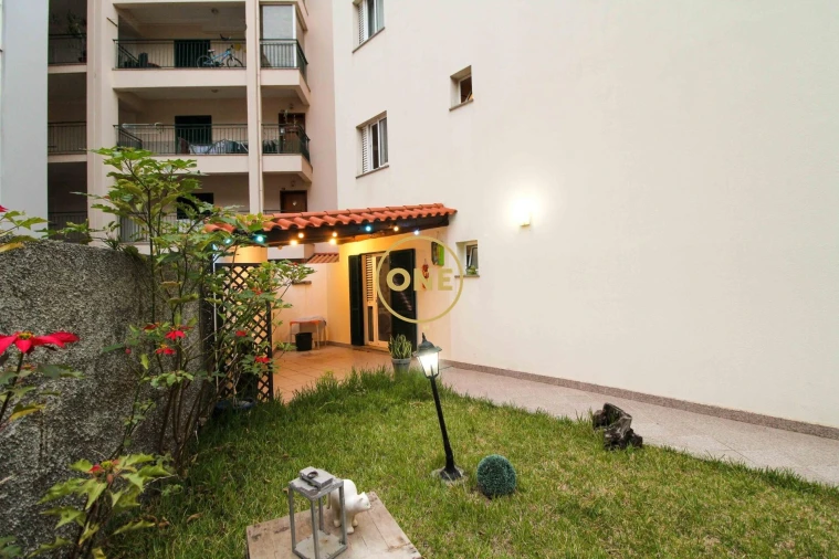 Apartamento T2 para Venda em Caniço Foto 19