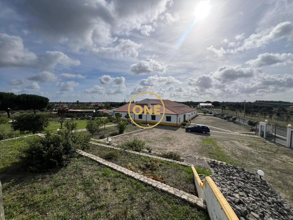 Moradia T4 para Venda em Branca Foto 1