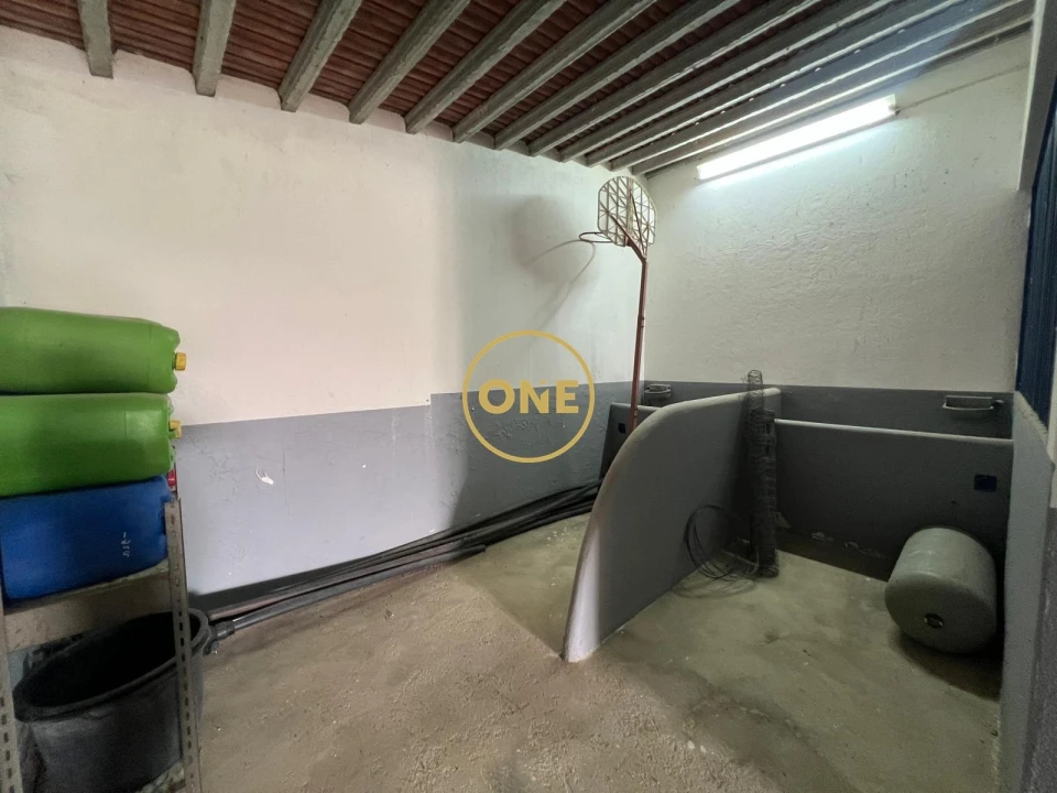 Moradia T4 para Venda em Branca Foto 38