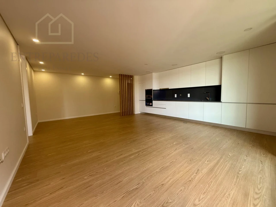 Apartamento T2 para Venda em Espinho Foto 2