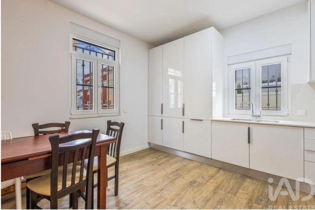 Moradia T3 para Venda em Areeiro Foto 3