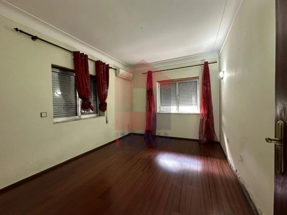 Moradia T3 para Venda em Vila Verde e Barbudo Foto 12