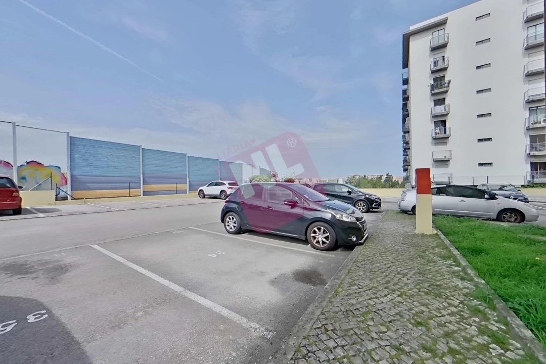 Apartamento T1 para Arrendamento em Lumiar Foto 28