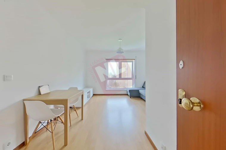 Apartamento T1 para Arrendamento em Lumiar Foto 6