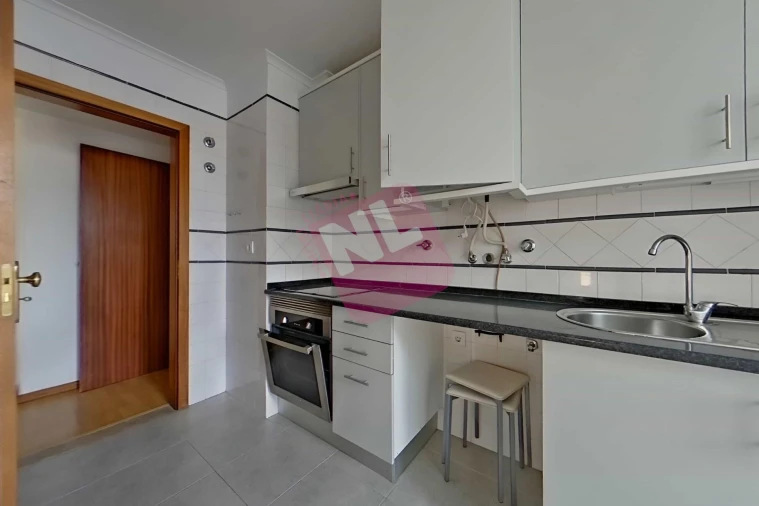 Apartamento T1 para Arrendamento em Lumiar Foto 14