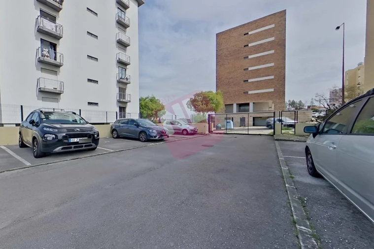 Apartamento T1 para Arrendamento em Lumiar Foto 29