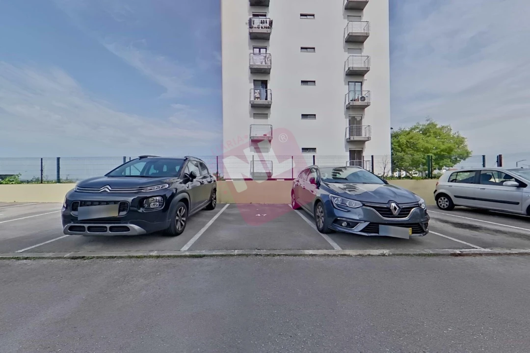 Apartamento T1 para Arrendamento em Lumiar Foto 30