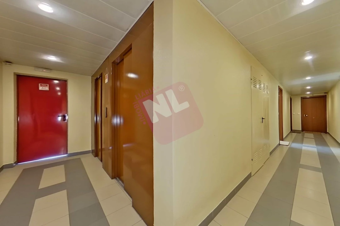 Apartamento T1 para Arrendamento em Lumiar Foto 4