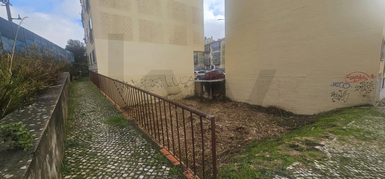 Terreno para Venda em Algueirão-Mem Martins Foto 13