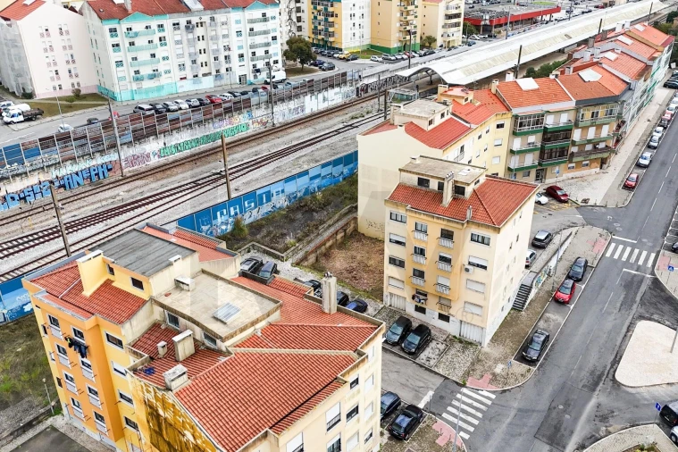 Terreno para Venda em Algueirão-Mem Martins Foto 2