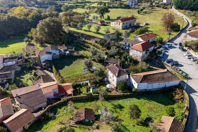 Moradia T3 para Venda em Fataunços e Figueiredo das Donas Foto 13