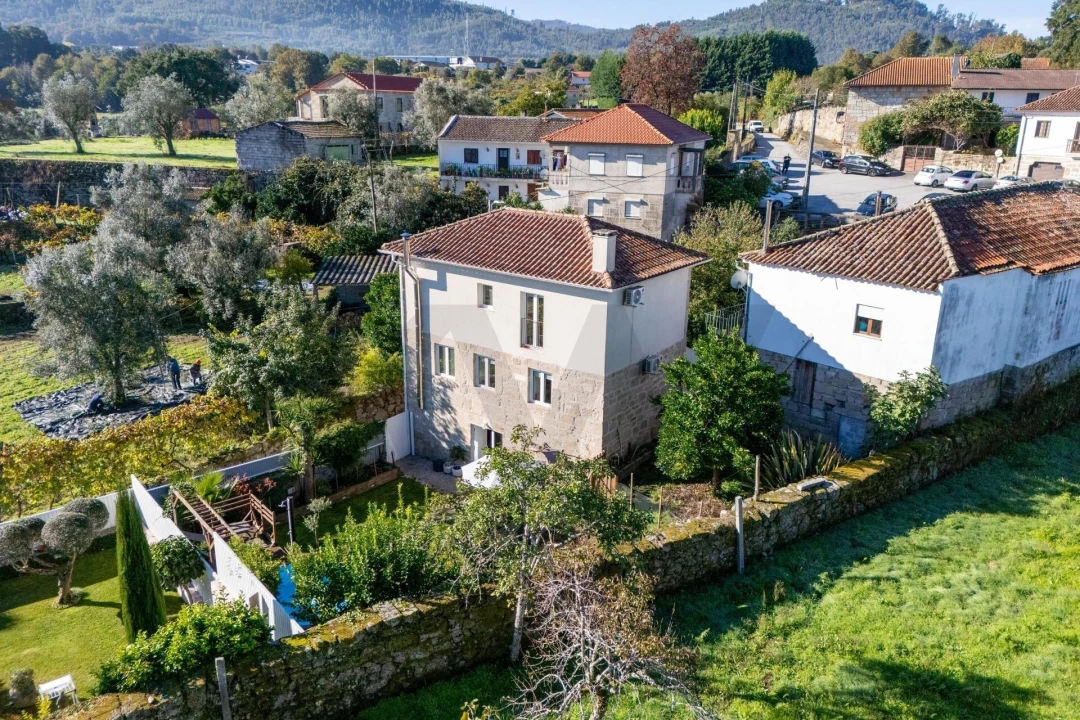 Moradia T3 para Venda em Fataunços e Figueiredo das Donas Foto 2