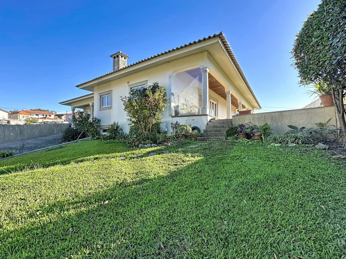 Moradia T3 para Venda em São Roque Foto 13