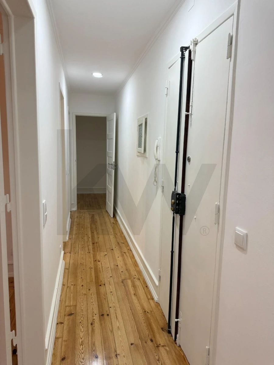 Apartamento T1 para Arrendamento em Avenidas Novas Foto 1