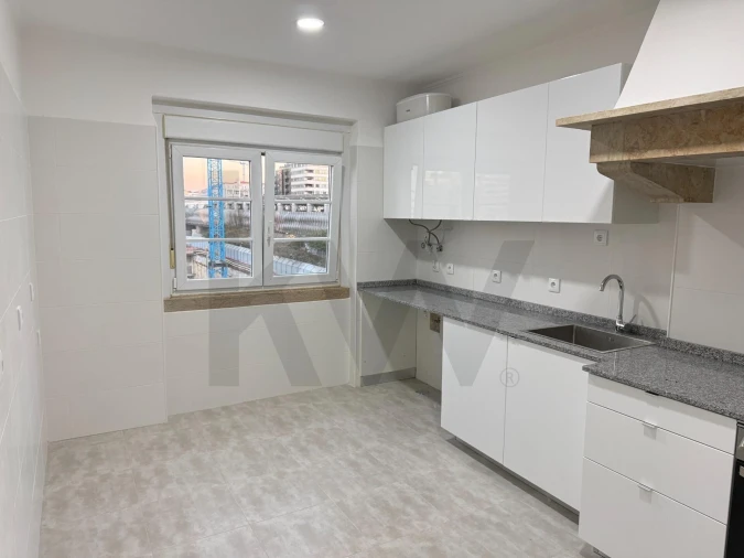 Apartamento T1 para Arrendamento em Avenidas Novas Foto 13