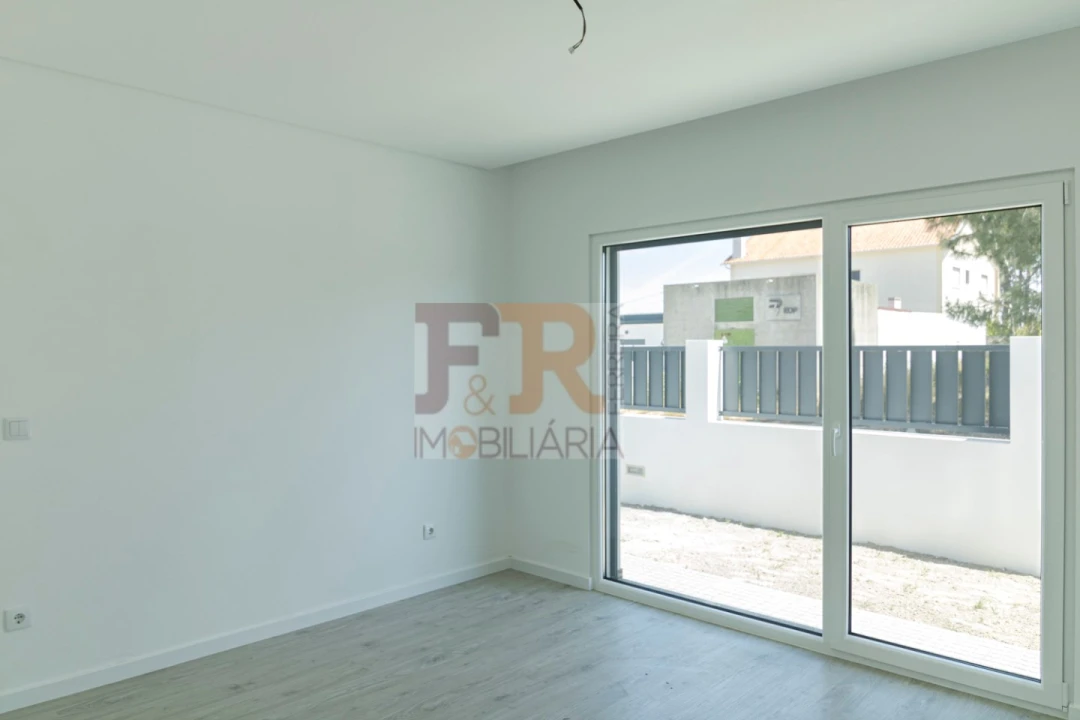 Moradia T3 para Venda em Fernao Ferro Foto 23