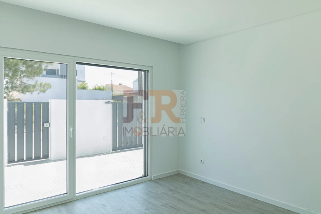 Moradia T3 para Venda em Fernao Ferro Foto 34